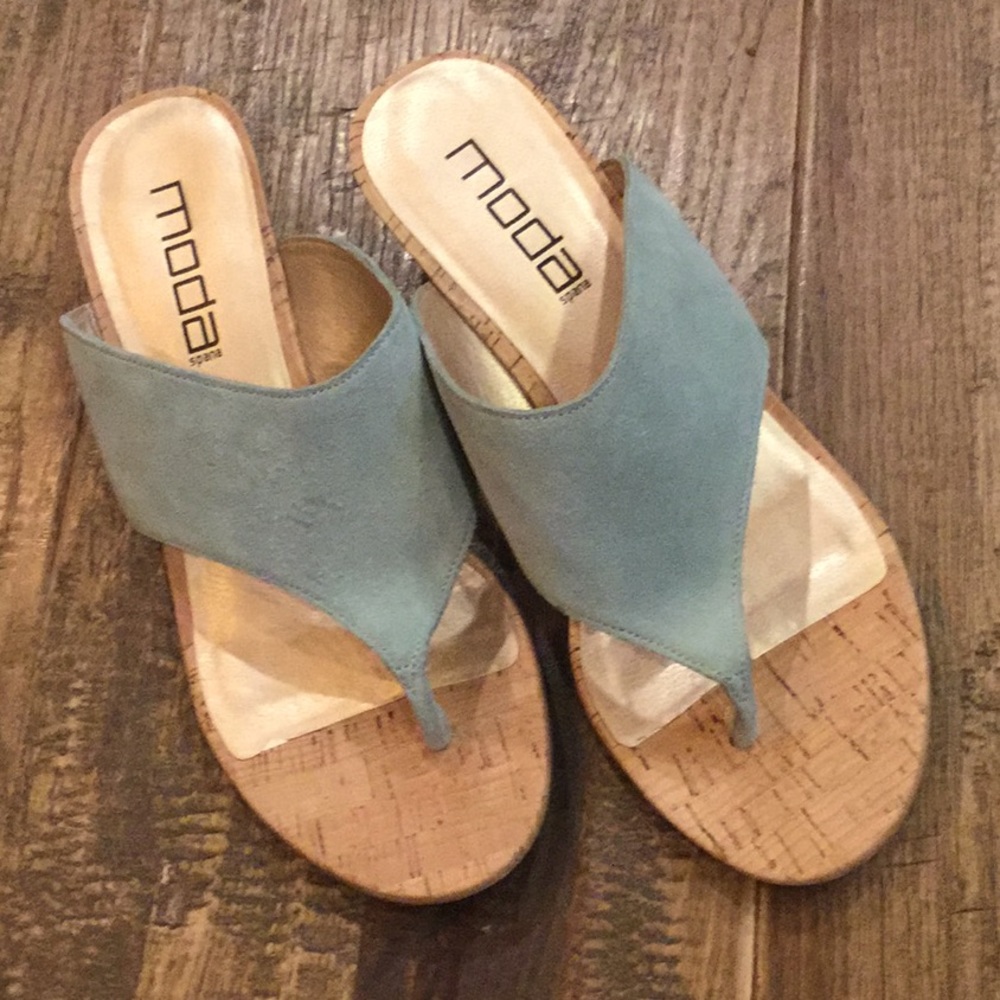 Moda spans ladies wedge sandal.